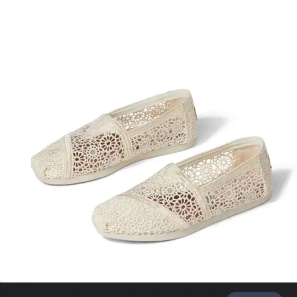 TOP MODA CREAM COLOR LACE SLIP ON SHOES. GREAT FOR WEDDINGS OR EVERYDAY WEAR S 8
